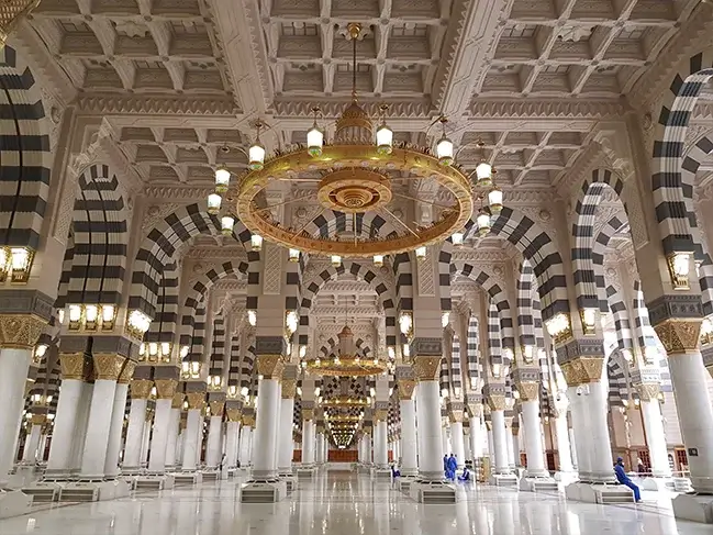 12 Nights 4 Star Chicago Umrah Package